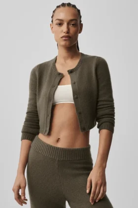 Cardigan court New Class en laine et cachemire - Olive Tree