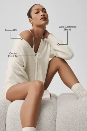 Cardigan noué « New Class » en laine et cachemire – Ivoire