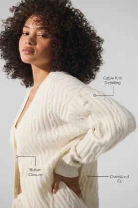 Cardigan Winter Bliss à mailles torsadées – Ivoire