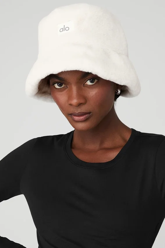 Chapeau bob en fausse fourrure - Ivoire
