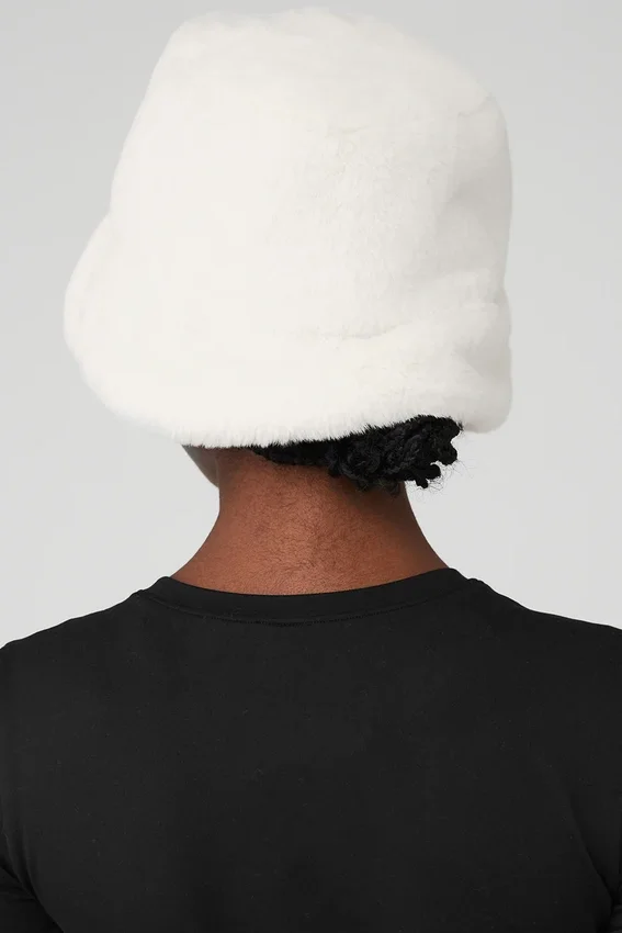 Chapeau bob en fausse fourrure - Ivoire