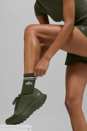 Chaussettes unisexes mi-mollet style rétro – Vert olive/Blanc