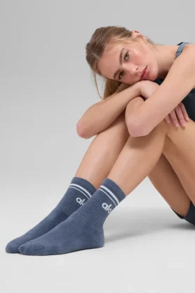 Chaussettes unisexes mi-mollet « Throwback » – Bleu pierre/Blanc