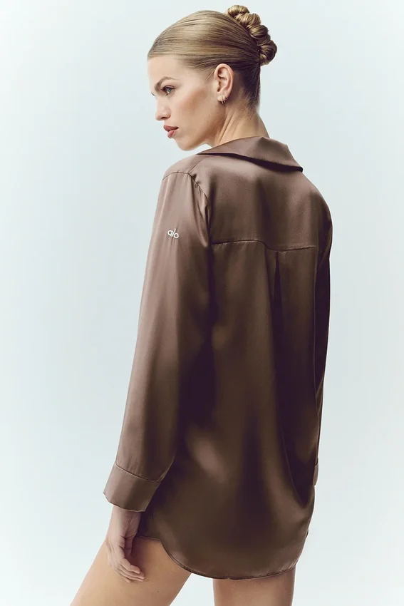 Chemise boutonnée en soie lumineuse - Cacao alpin