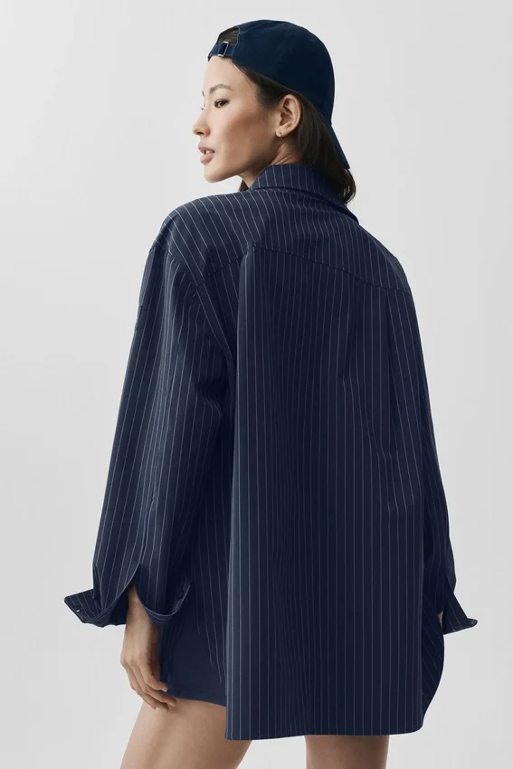 Chemise à manches longues « Daylight » à rayures fines – Bleu marine/Ivoire