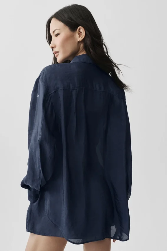 Chemise à manches longues semi-transparente « Golden Hour » à boutons – Bleu marine