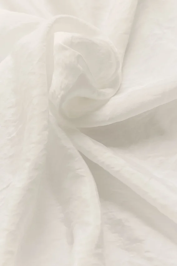 Chemise à manches longues semi-transparente « Golden Hour » à boutons – Ivoire