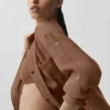 Chemise à manches longues semi-transparente « Golden Hour » à boutons – Marron « Sun Kissed »