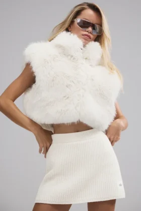 Gilet court en fausse fourrure somptueuse - Ivoire