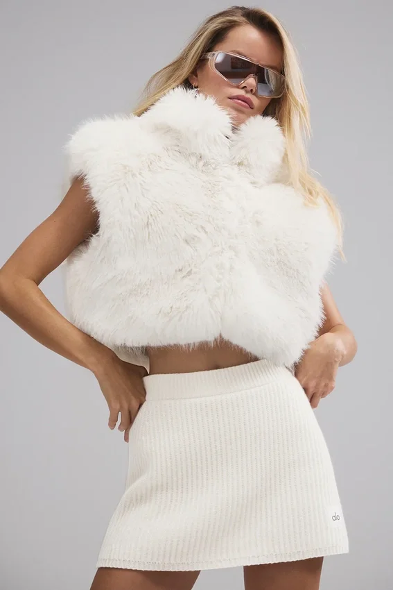 Gilet court en fausse fourrure somptueuse - Ivoire