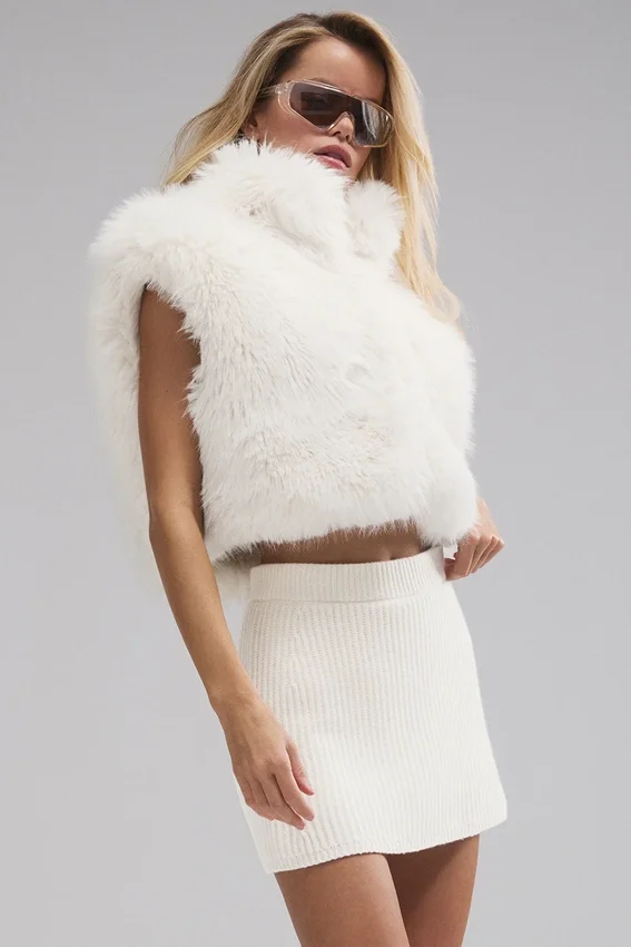 Gilet court en fausse fourrure somptueuse - Ivoire