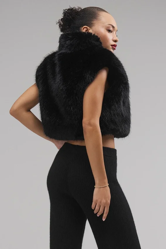 Gilet court en fausse fourrure somptueuse - Noir