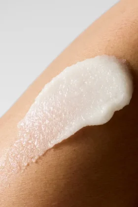 Gommage pour les soins du corps « Renew & Glow »