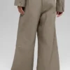 High-Waist Main Character Wide Leg Trouser – Couleur « Light Cocoa »