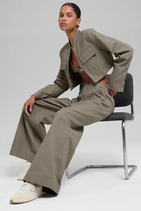 High-Waist Main Character Wide Leg Trouser – Couleur « Light Cocoa »