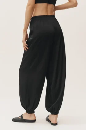 High-Waist Radiance pant en mélange de soie – Noir