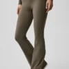 Legging évasé à revers Alo Softsculpt – Olive Tree