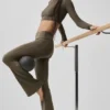 Legging évasé à revers Alo Softsculpt – Olive Tree