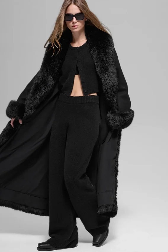 Manteau long bordé de fausse fourrure - Noir