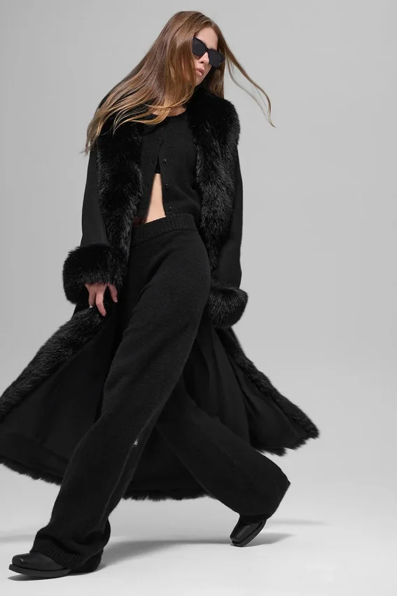 Manteau long bordé de fausse fourrure - Noir