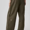 Pantalon Cosmopolitan à taille mi-haute et boutons-pression - Olive Tree