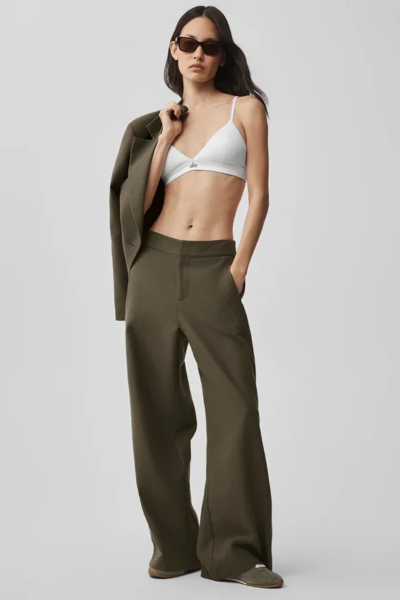 Pantalon Cosmopolitan à taille mi-haute et boutons-pression - Olive Tree