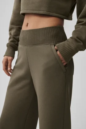 Pantalon de jogging Serenity à jambes larges – Olive Tree