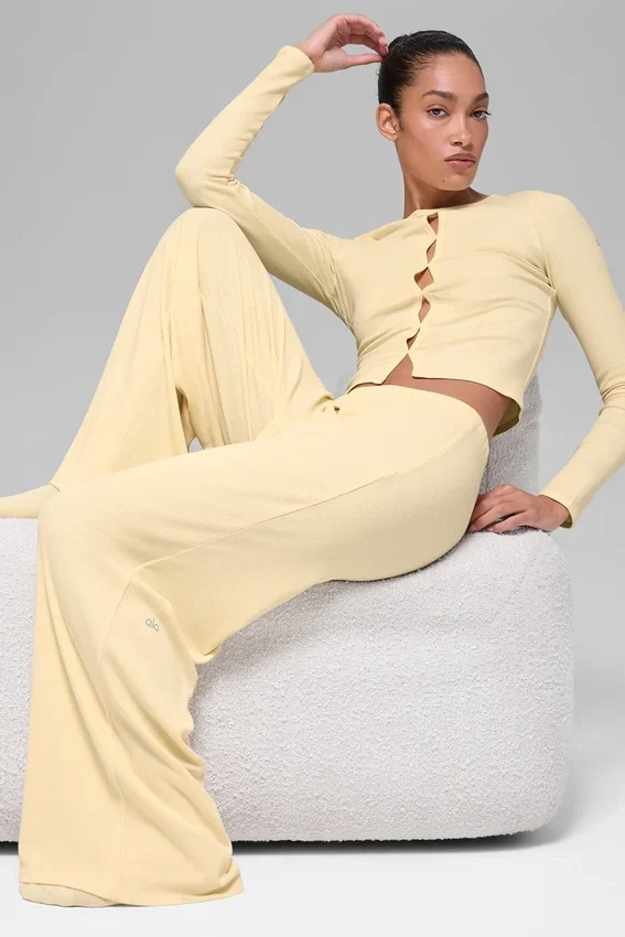 Pantalon droit Dreamlight à taille mi-haute – Jaune bougie