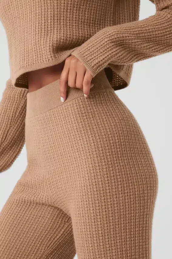 Pantalon en cachemire High-Waist et texture gaufrée - Amande grillée