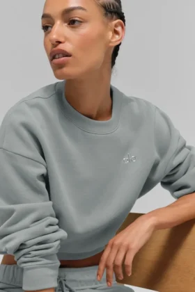 Pull à col rond Accolade court – Gris lunaire