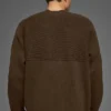 Pull à col rond en maille côtelée Domain Shift - Espresso