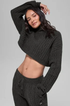 Pull à col roulé court à manches longues Winter Bliss en maille torsadée – Gris foncé chiné