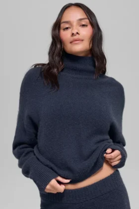Pull à col roulé court « New Class » en laine et cachemire – Bleu marine
