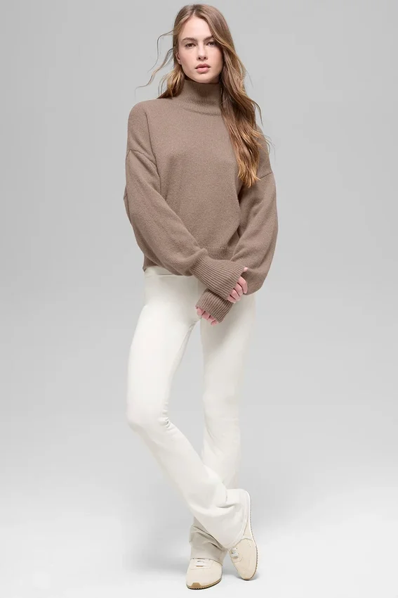 Pull à col roulé court New Class en laine et cachemire - Chai Latte