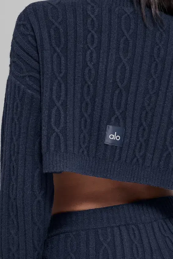 Pull à col roulé court « Winter Bliss » à mailles torsadées et manches longues - Bleu marine