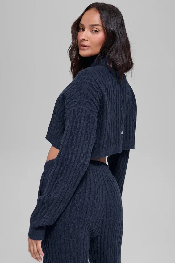 Pull à col roulé court « Winter Bliss » à mailles torsadées et manches longues - Bleu marine