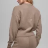 Pull court à col rond « New Class » en laine et cachemire - Chai Latte
