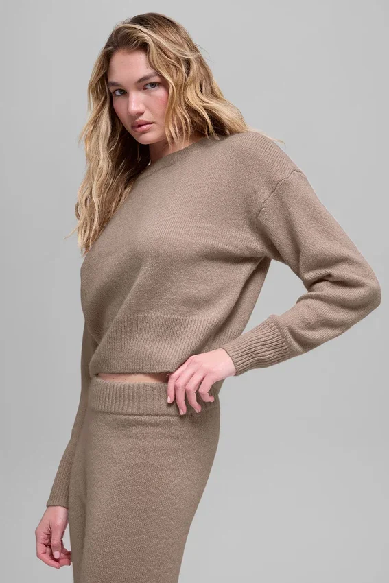 Pull court à col rond « New Class » en laine et cachemire - Chai Latte