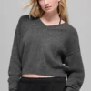 Pull court en laine et cachemire « New Class » à col en V - Gris platine