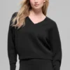Pull court en laine et cachemire « New Class » à col en V – Noir