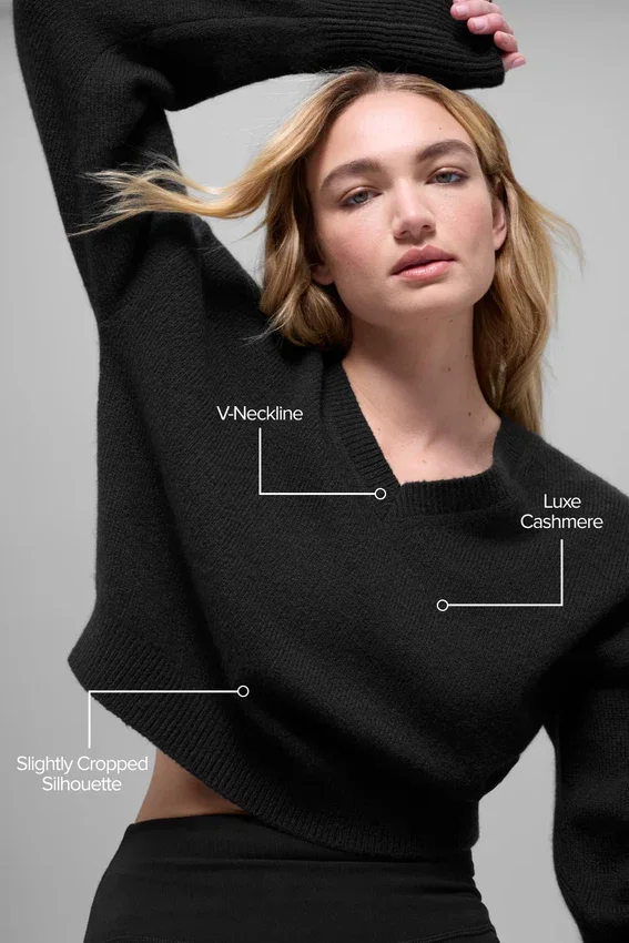 Pull court en laine et cachemire « New Class » à col en V – Noir