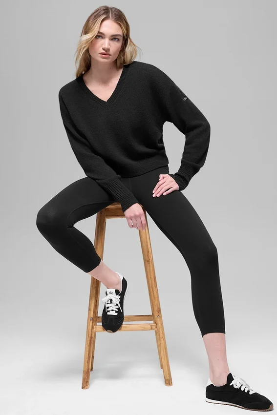 Pull court en laine et cachemire « New Class » à col en V – Noir