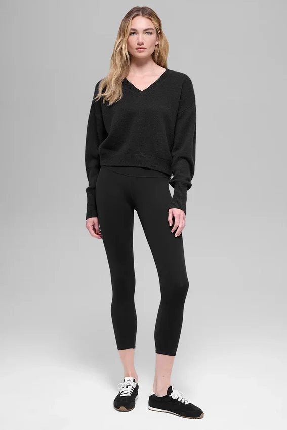 Pull court en laine et cachemire « New Class » à col en V – Noir