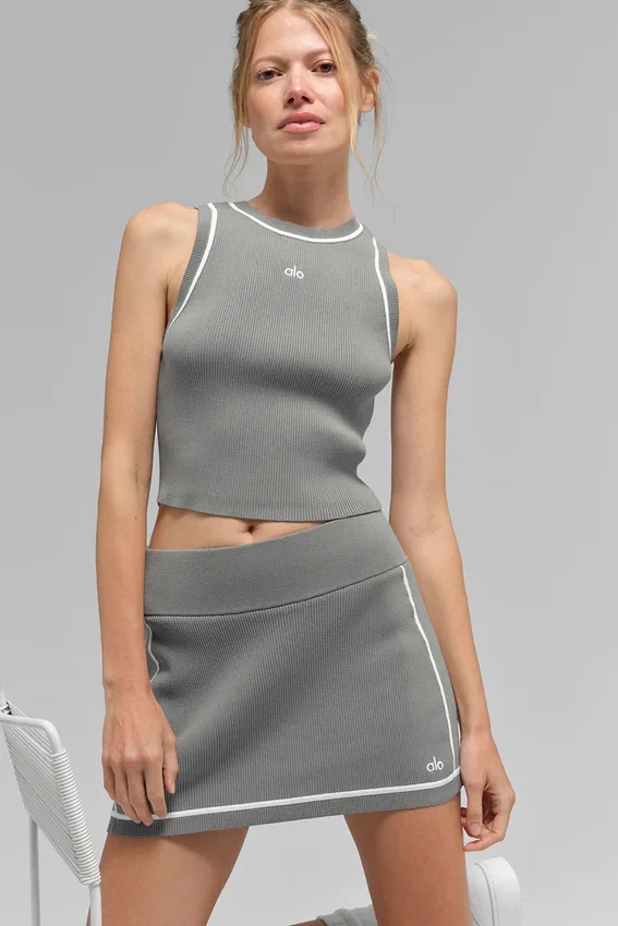 Pull court Highline en maille côtelée – Gris lunaire/Blanc