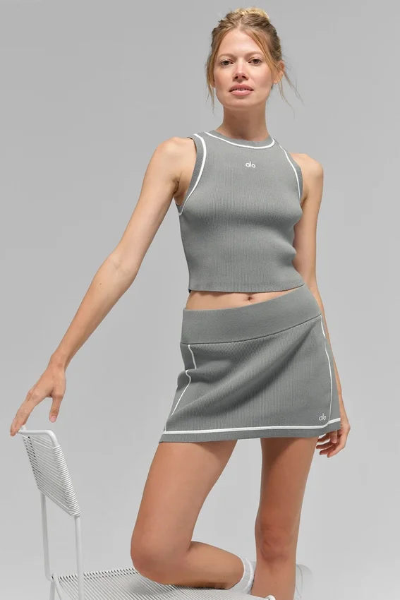 Pull court Highline en maille côtelée – Gris lunaire/Blanc