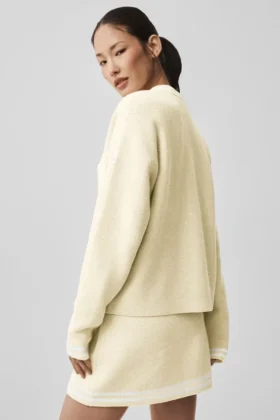Pull en maille « Tennis Club » – Couleur avoine/blanc