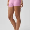 Pull sexy « Be Mine » en maille pointelle – Rose bonbon