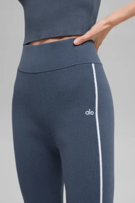 Pull évasé Highline en maille côtelée – Bluestone/Blanc