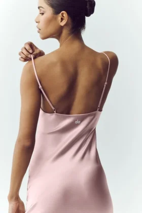 Robe nuisette en soie lumineuse – Rose champagne