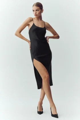 Robe nuisette lumineuse en soie – Noir